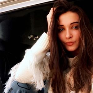 Meet your Posher, Mae